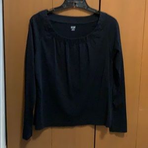 Black pullover top